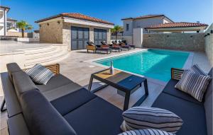 Awesome Home In Vodnjan With Kitchen 