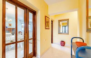 Nice Apartment In Racisce With Kitchen