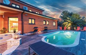 Four-Bedroom Holiday Home In Fazana