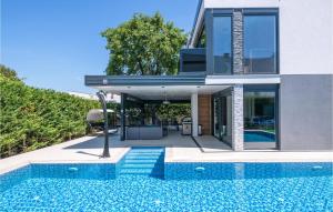 Stunning Home In Fazana With Sauna