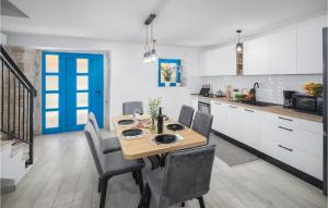 2 Bedroom Cozy Home In Visnjan 