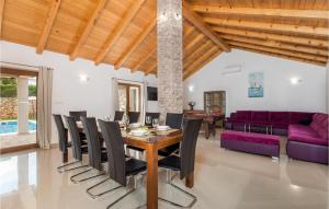 4 Bedroom Nice Home In Gostinjac 