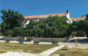 Lovely Apartment In Kustici With Wifi