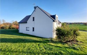 Appartements Awesome Apartment In Planguenoual : photos des chambres