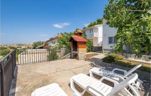 Amazing Apartment In Vlasici