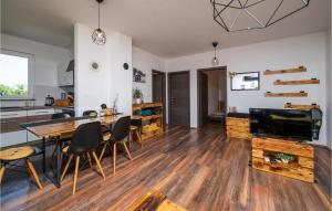 2 Bedroom Nice Home In Krsan 