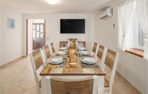 Awesome Home In Svetvincenat With Wifi 