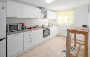 Awesome Home In Svetvincenat With Wifi