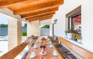 4 Bedroom Stunning Home In Pomer