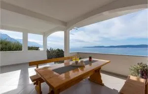 1 Bedroom Lovely Apartment In Pisak - Fistaniči