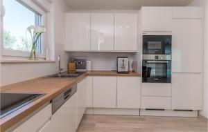 5 Bedroom Amazing Home In Kakma 