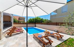 Cozy Home In Privlaka 