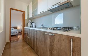 1 Bedroom Cozy Apartment In Pakostane