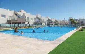 2 Bedroom Cozy Apartment In Torrevieja - توريفايجا