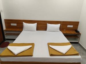 Ayodhya Bhavan - Near Dwarka Railway Station & Shree Dwarkadhish Temple