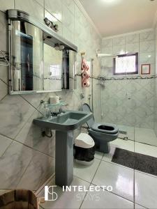 Casa Amarela -04 quartos, vista TOP, churrasqueira