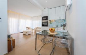 Two-Bedroom Apartment In Murter