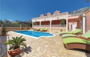 Six-Bedroom Holiday Home In Kastel Sucurac With Sea View