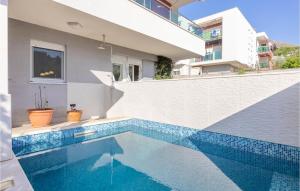 Two-Bedroom Apartment In Podstrana