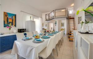 Amazing Home In Linardici With Wifi