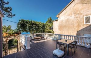 Cozy Apartment In Dramalj With Kitchen