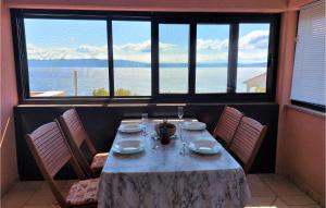 2 Bedroom Beautiful Apartment In Labin