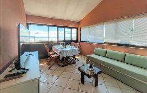 2 Bedroom Beautiful Apartment In Labin