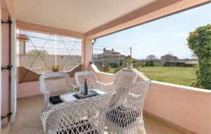 3 Bedroom Gorgeous Apartment In Marcana