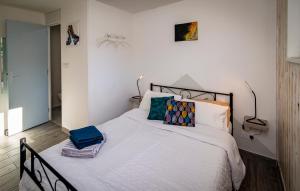 Appartements Laroque Gite Modern New Stylish : photos des chambres