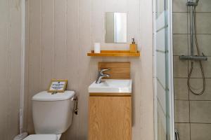 Appartements Laroque Gite Modern New Stylish : photos des chambres