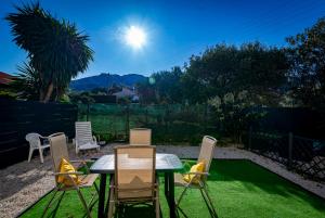 Appartements Laroque Gite Modern New Stylish : photos des chambres