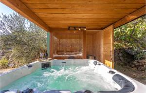 2 Bedroom Awesome Home In Punat