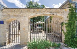 Two-Bedroom Holiday Home In Pridraga