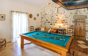 Maisons de vacances Beautiful Home In Banne : photos des chambres