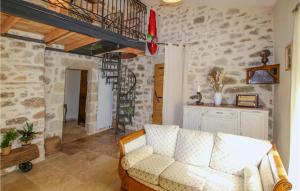 Maisons de vacances Beautiful Home In Banne : photos des chambres