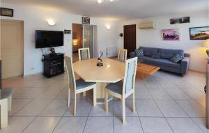Maisons de vacances Beautiful Home In Nebian With Wifi : photos des chambres