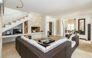 Three-Bedroom Holiday Home In Stifanici