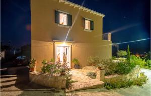 Amazing Home In Zrnovo