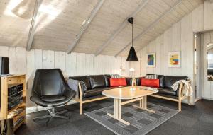 2 Bedroom Stunning Home In Bogense