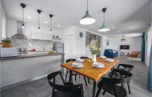 Awesome Home In Labin With Wifi