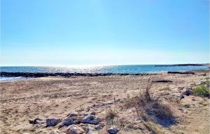 Maisons de vacances Lovely Home In Arles With Wifi : photos des chambres