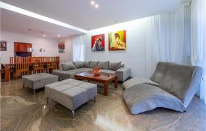 3 Bedroom Awesome Apartment In Pula