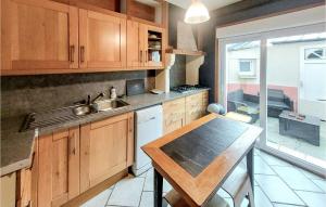 Maisons de vacances Stunning Home In Grand-Fort-Philippe : photos des chambres