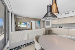 Stunning High-Floor City View 1BR Hyde Beach House