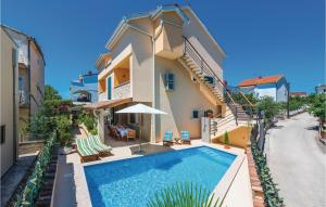 Four-Bedroom Holiday Home In Brodarica