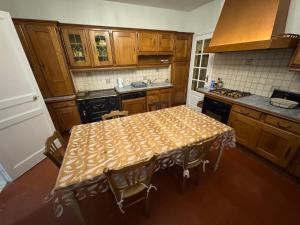 Maisons de vacances Maison de ville avec ruisseau, Wifi, Tv, Jardin : photos des chambres