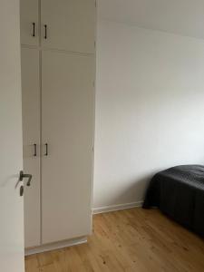 Central Apartment - 2 min to Station, Free Parking, Near Main Square