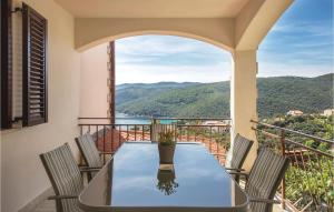 Two-Bedroom Apartment In Rabac