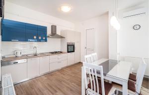 Cozy Home In Posedarje With Wifi