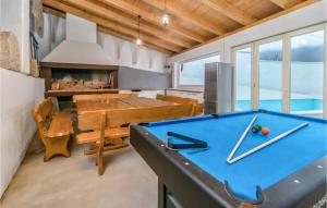 8 Bedroom Cozy Home In Tribalj